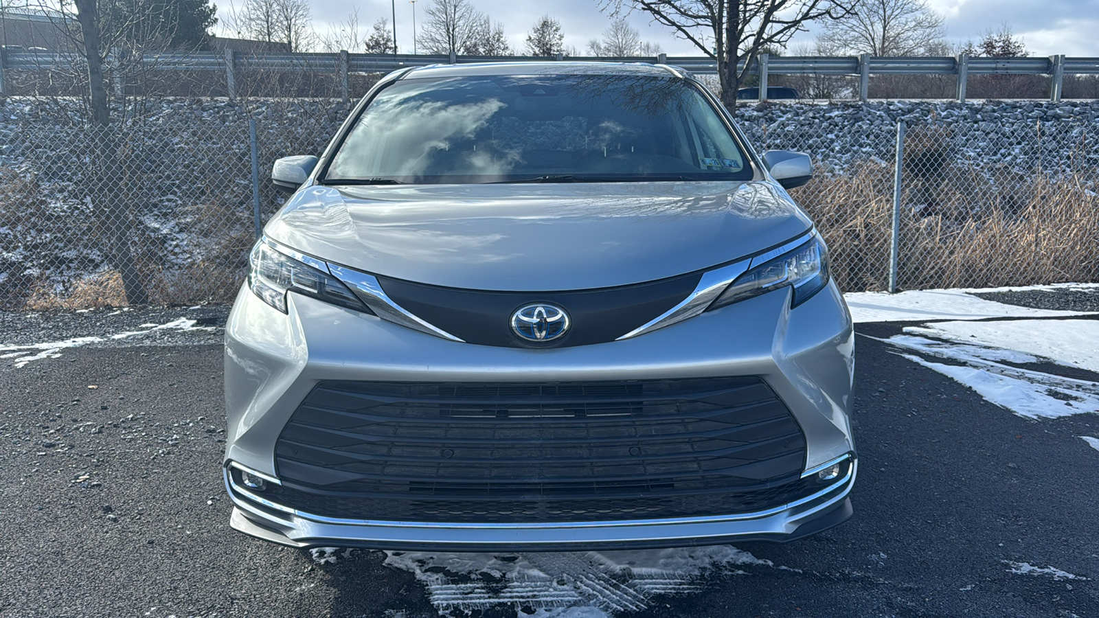 2021 Toyota Sienna XLE 2