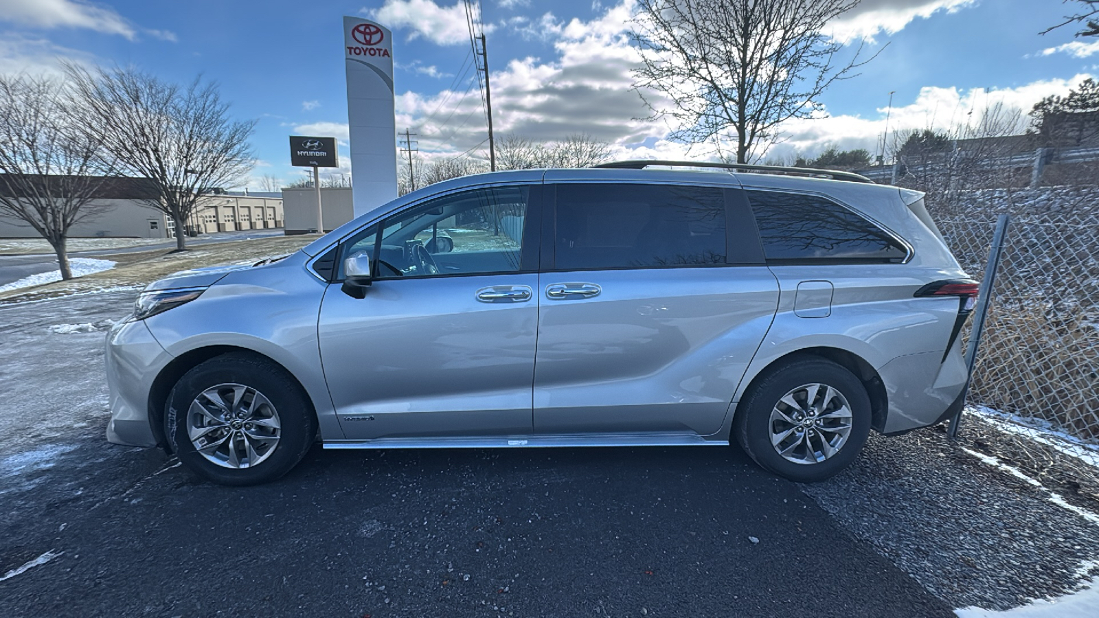 2021 Toyota Sienna XLE 9