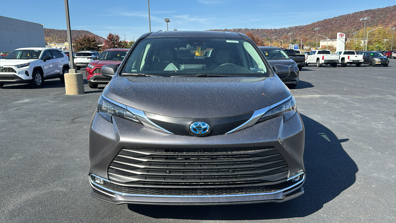 2024 Toyota Sienna XLE 2