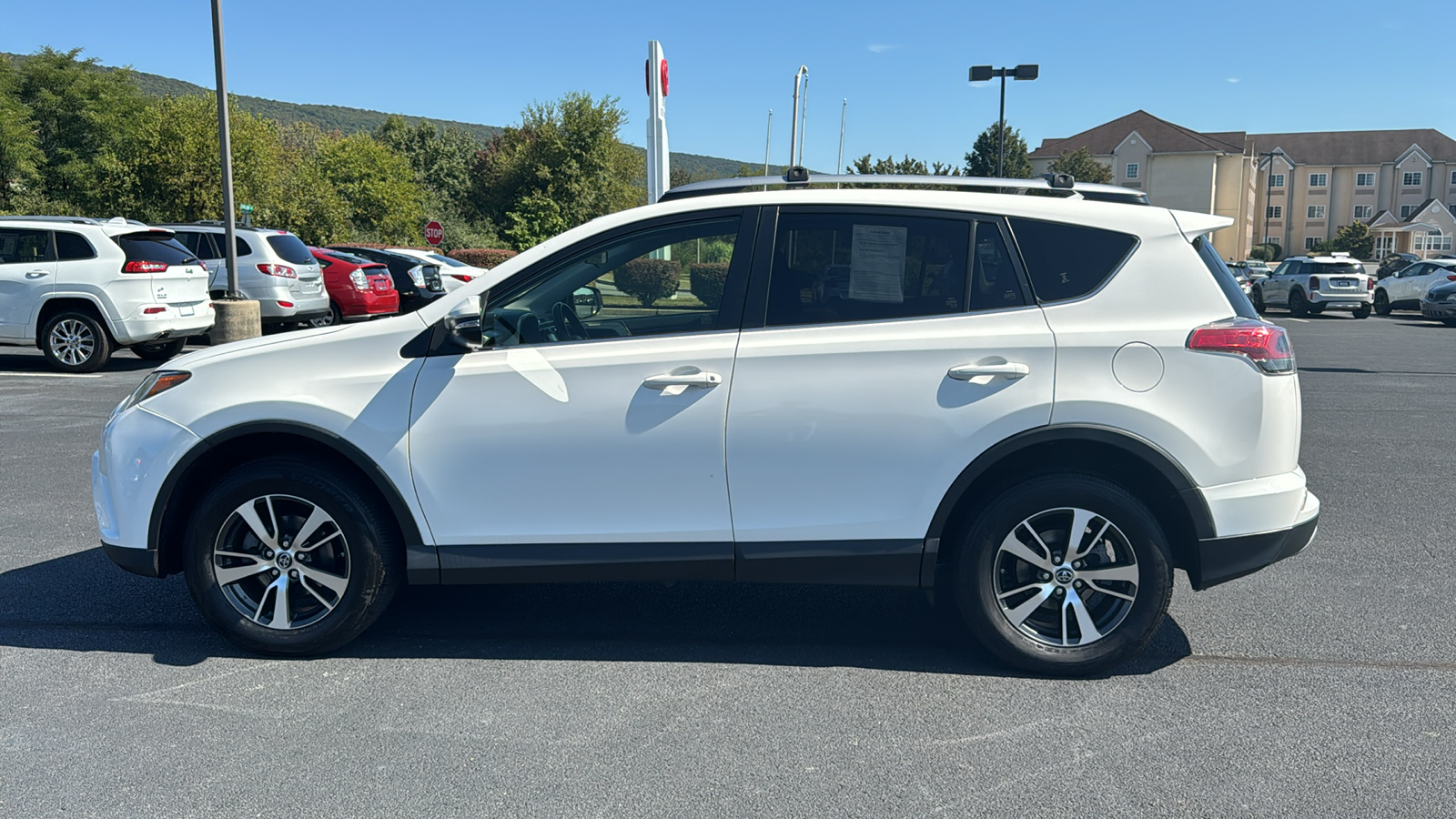 2018 Toyota RAV4 XLE 12