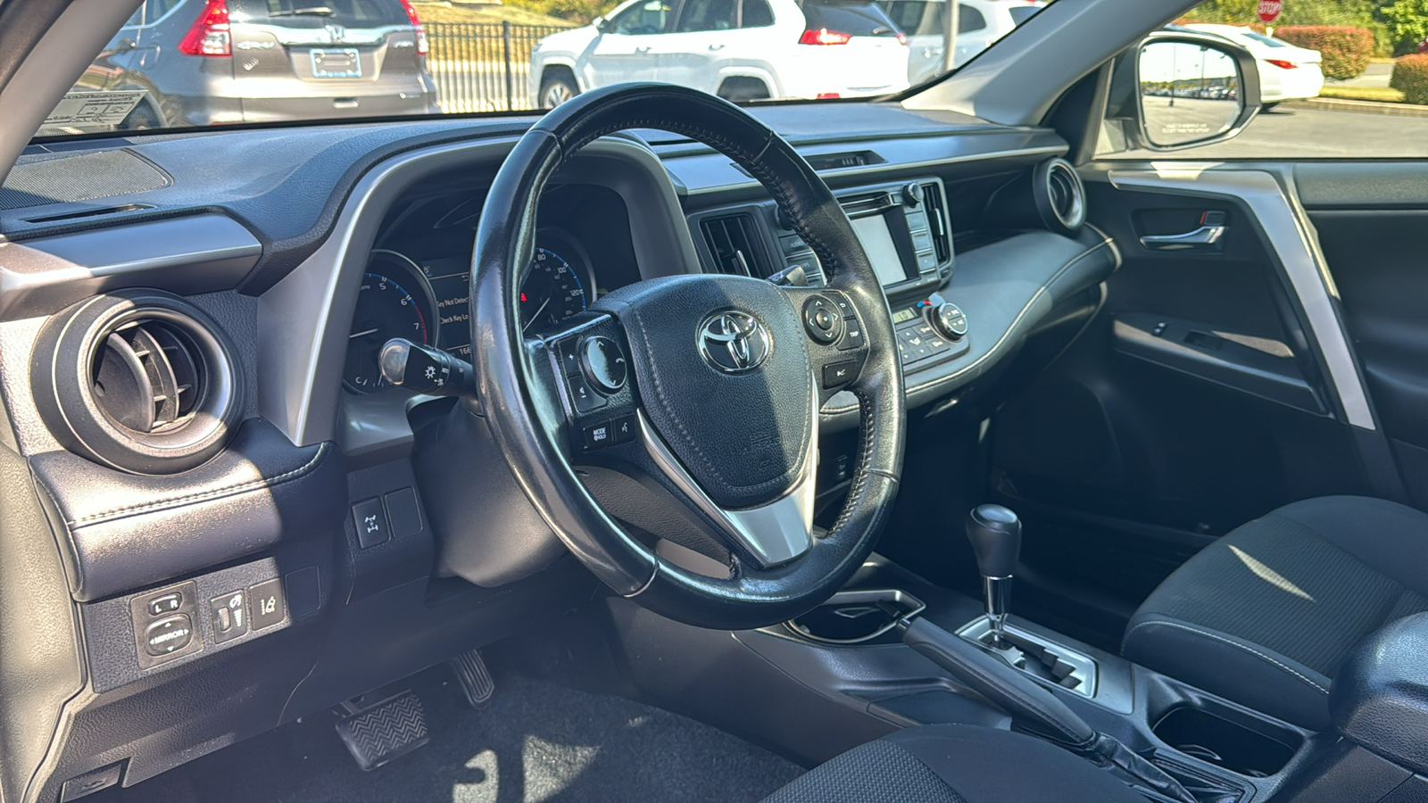 2018 Toyota RAV4 XLE 24