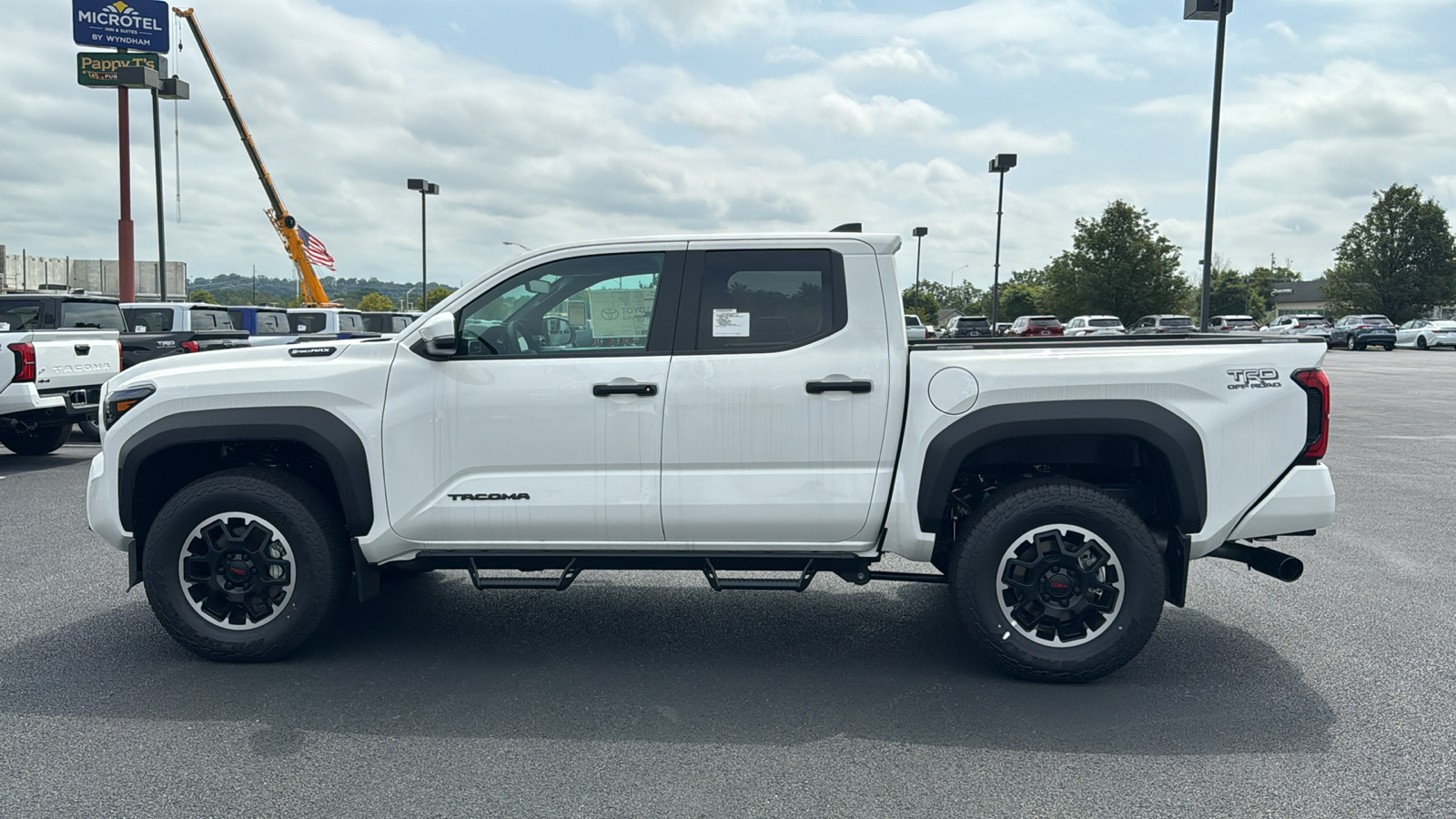 2024 Toyota Tacoma Hybrid TRD Off Road 8