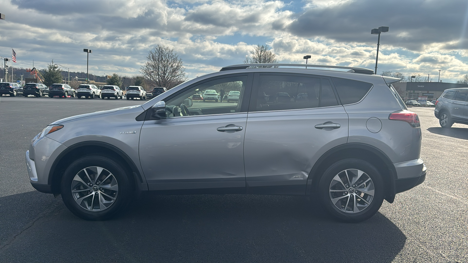 2018 Toyota RAV4 Hybrid XLE 13