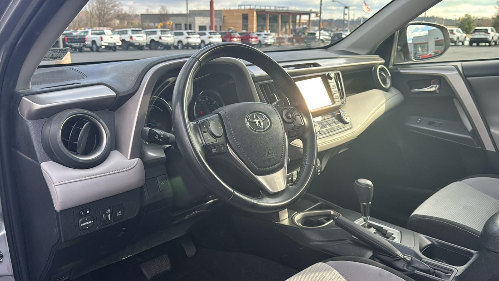 2018 Toyota RAV4 Hybrid XLE 27