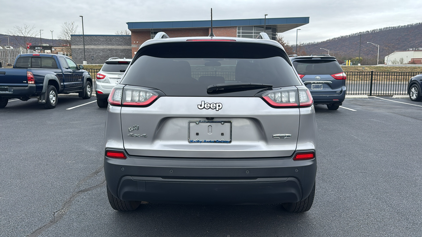 2019 Jeep Cherokee Latitude Plus 8