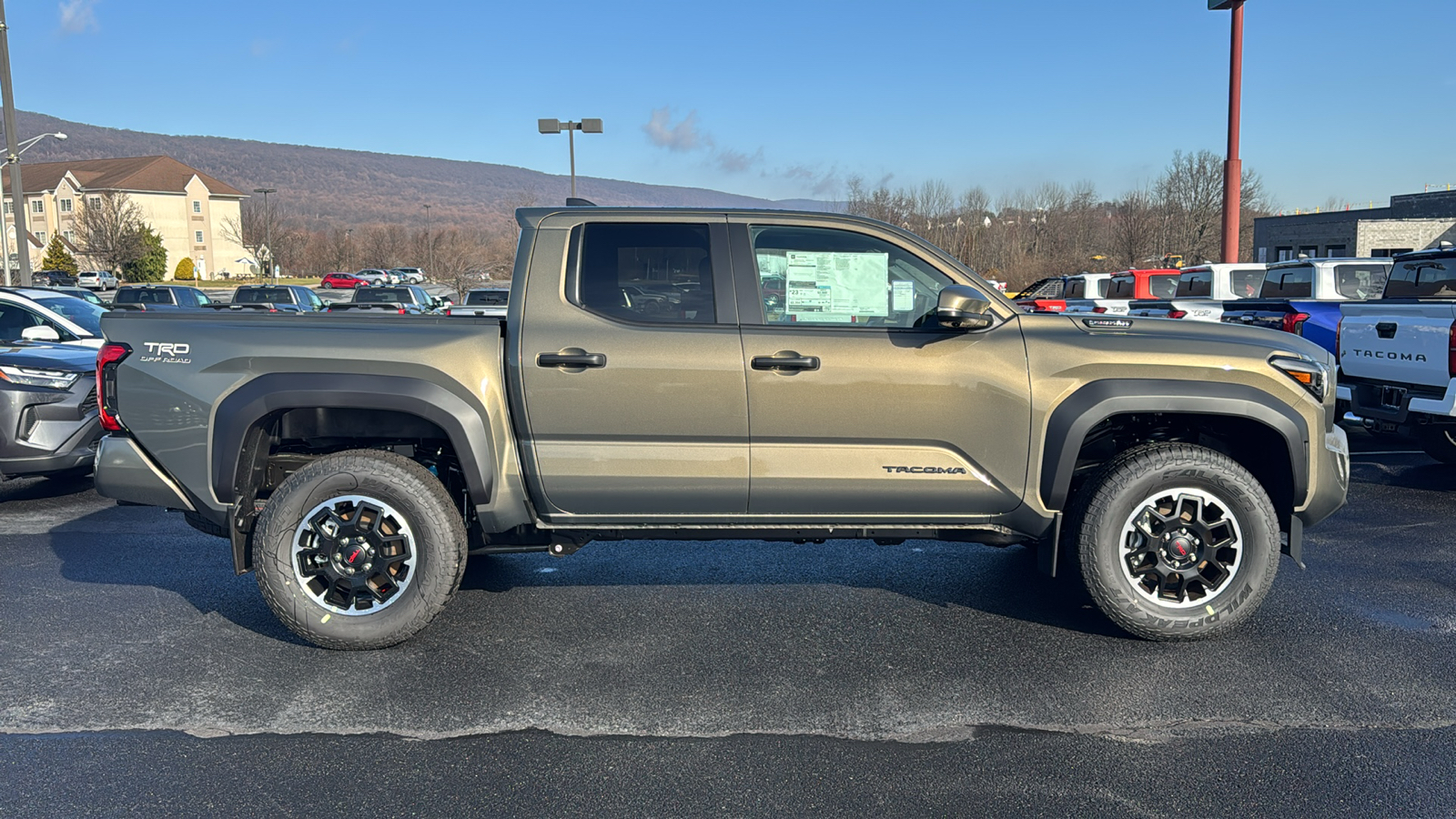 2024 Toyota Tacoma Hybrid TRD Off Road 3