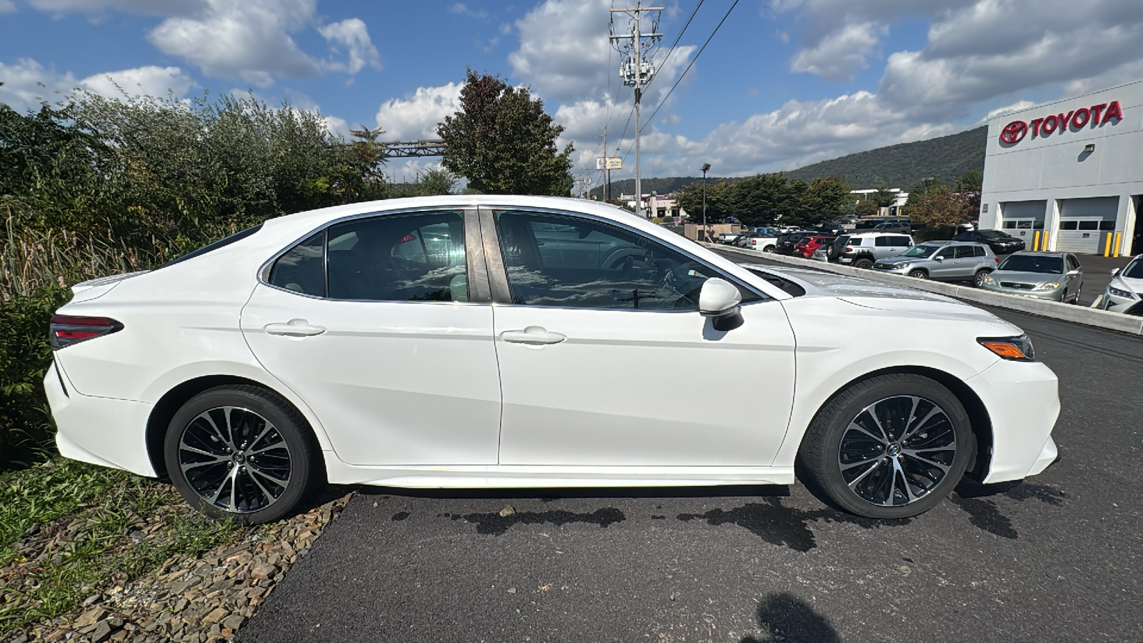 2018 Toyota Camry SE 4