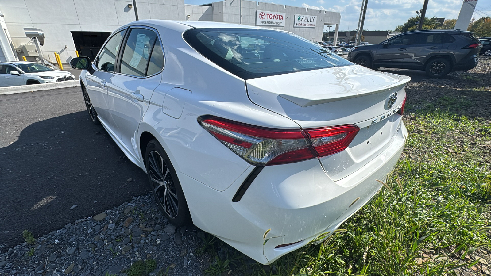 2018 Toyota Camry SE 10