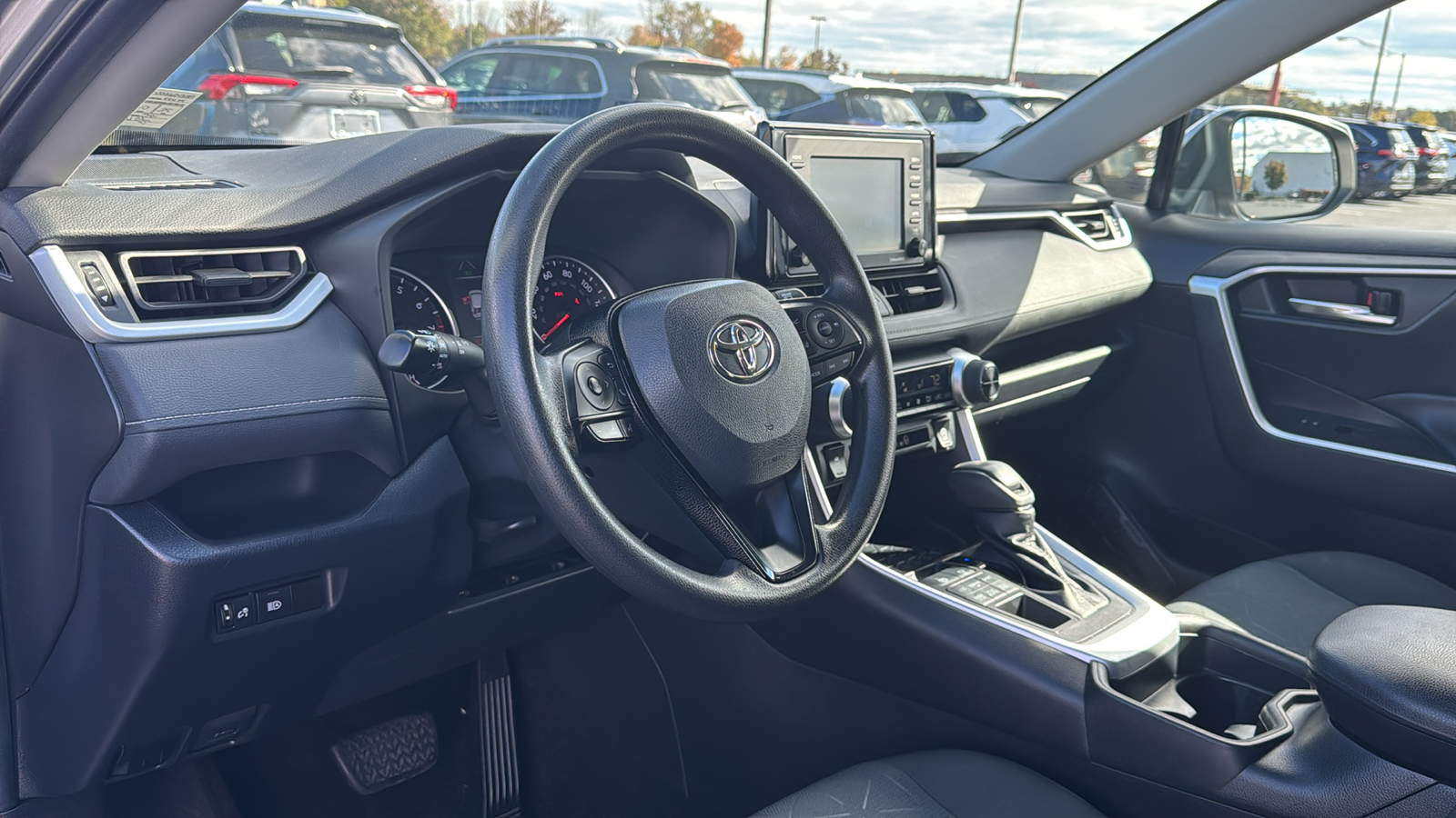 2021 Toyota RAV4 XLE 24