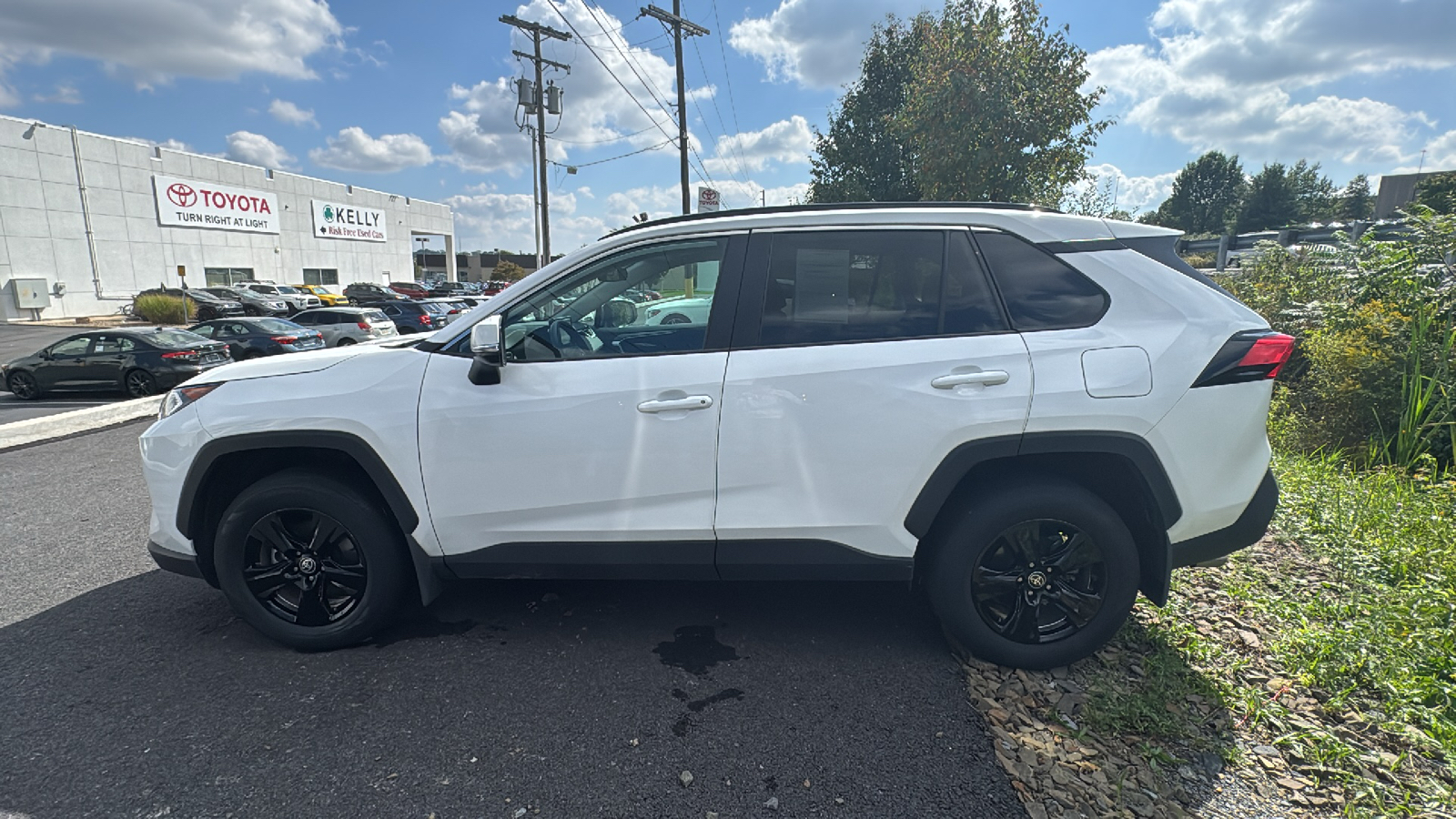 2021 Toyota RAV4 XLE 11