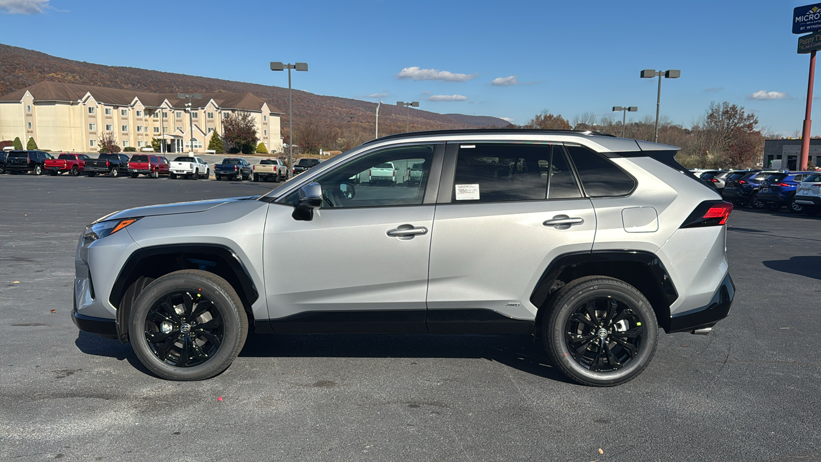 2024 Toyota RAV4 Hybrid SE 8