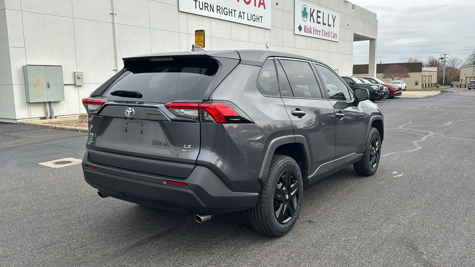 2022 Toyota RAV4 LE 6