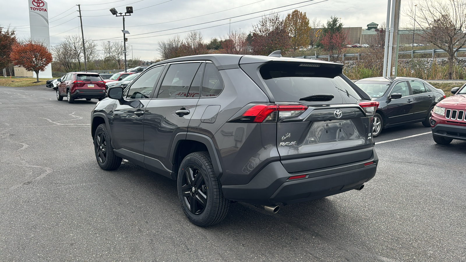 2022 Toyota RAV4 LE 11