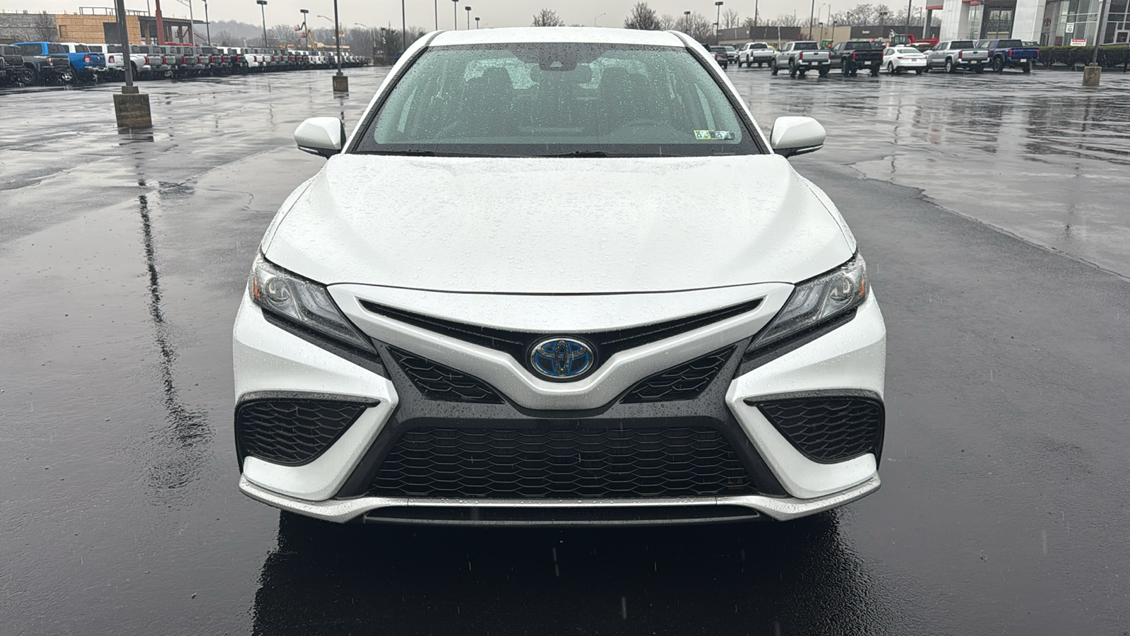 2021 Toyota Camry Hybrid XSE 2