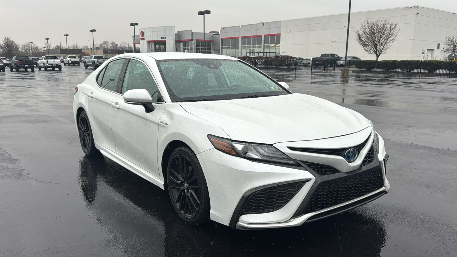 2021 Toyota Camry Hybrid XSE 3