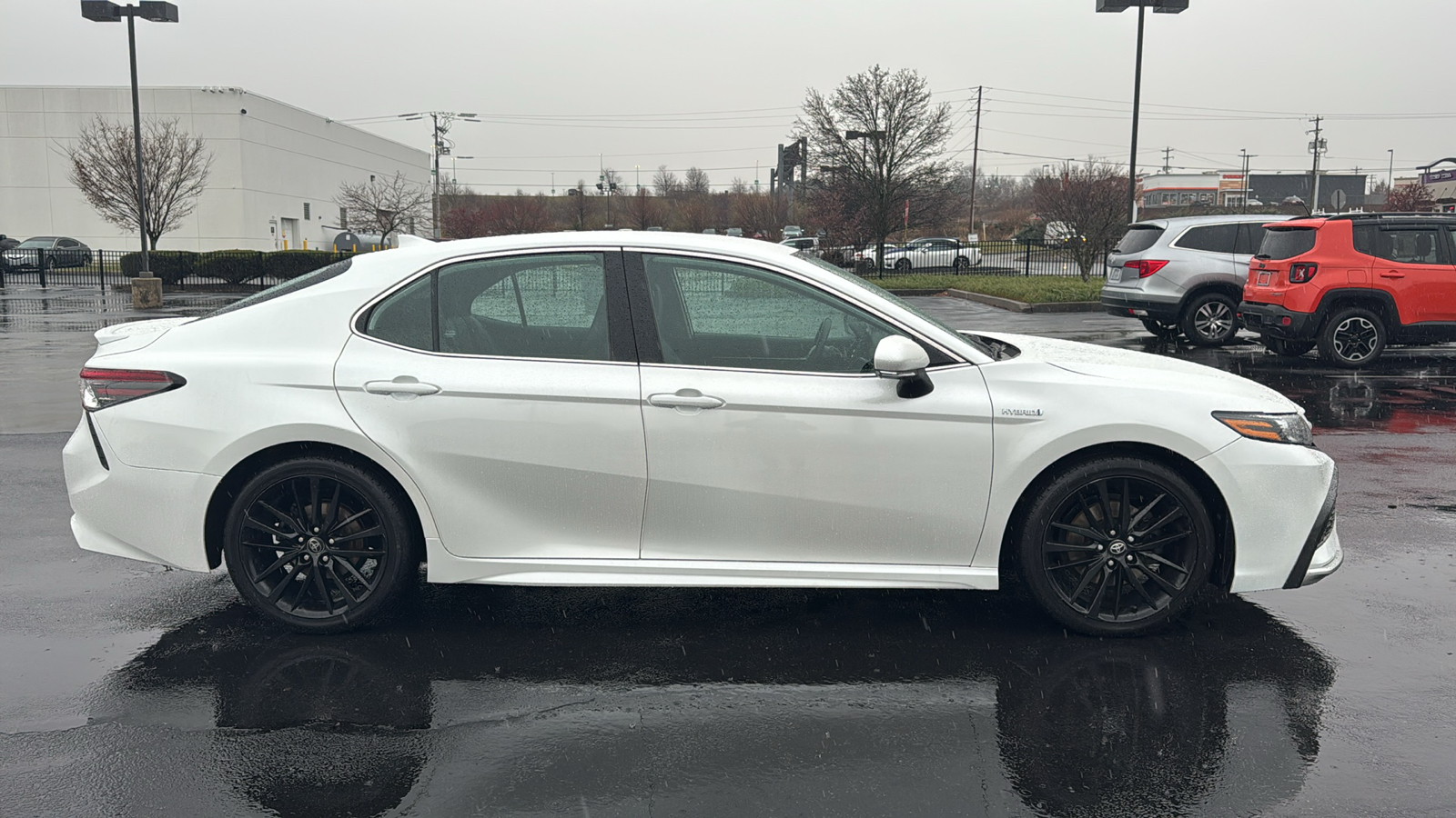 2021 Toyota Camry Hybrid XSE 4