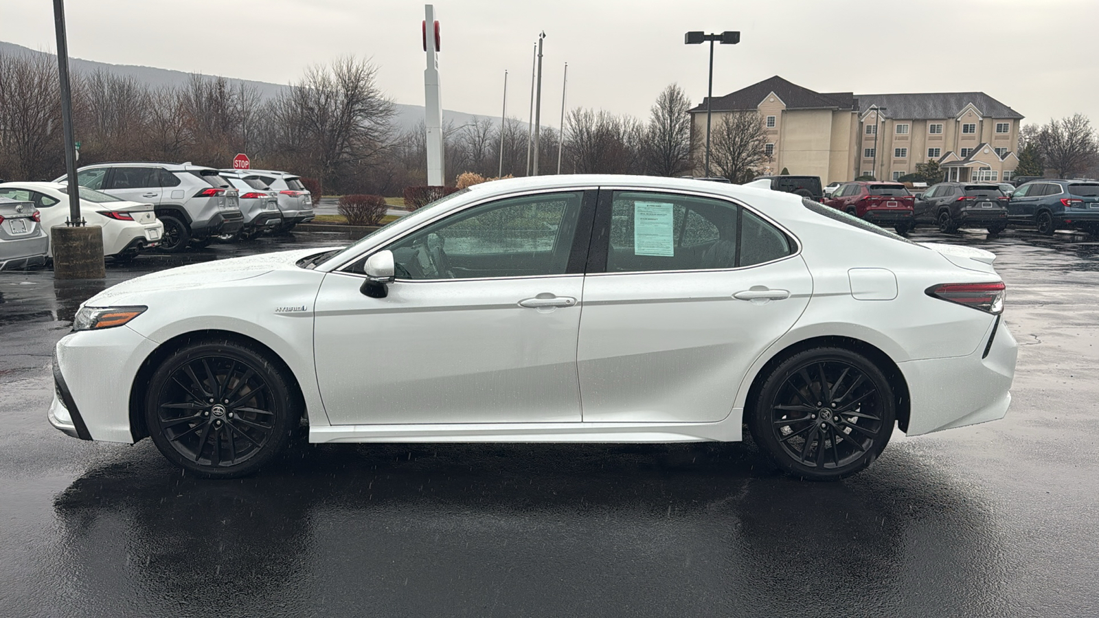 2021 Toyota Camry Hybrid XSE 12