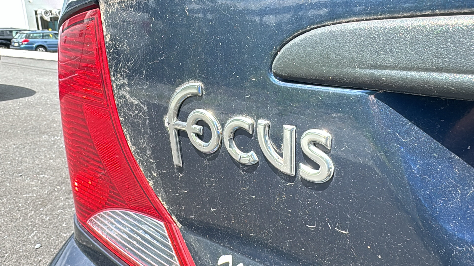 2004 Ford Focus LX 8