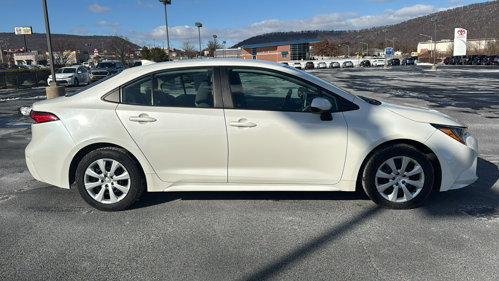 2020 Toyota Corolla LE 4