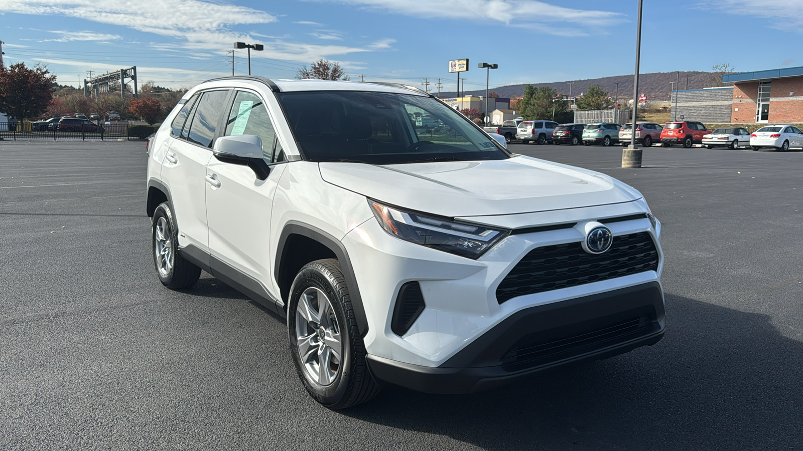 2022 Toyota RAV4 Hybrid XLE 3