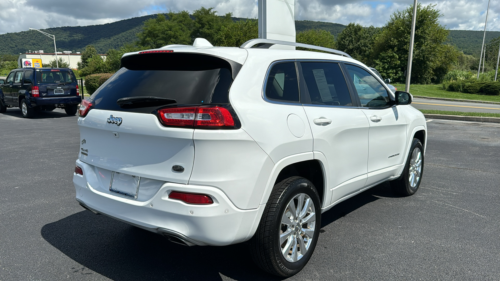 2017 Jeep Cherokee Overland 7