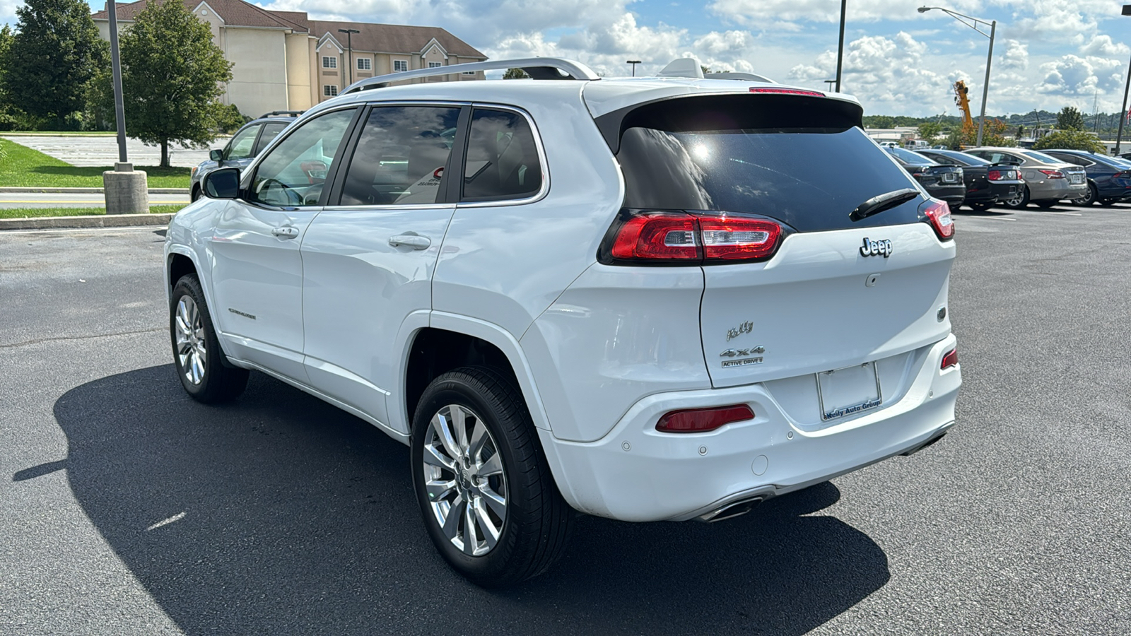 2017 Jeep Cherokee Overland 13