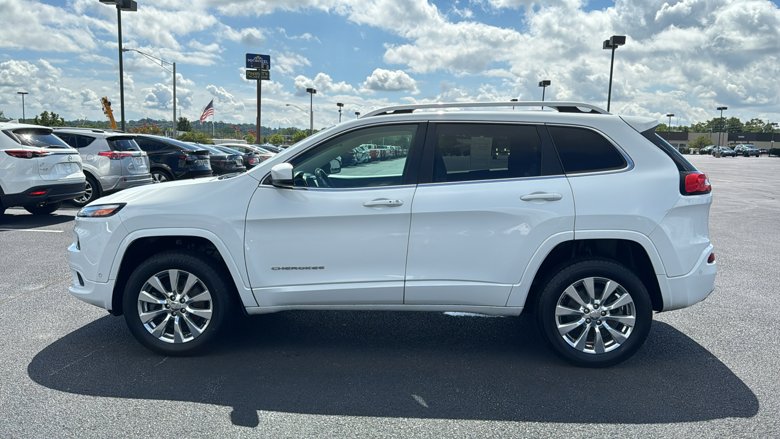 2017 Jeep Cherokee Overland 14