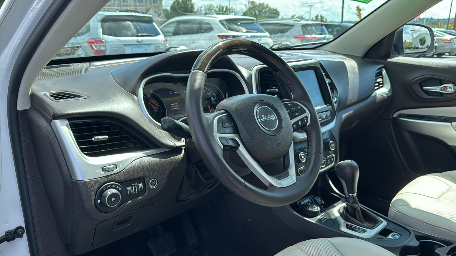 2017 Jeep Cherokee Overland 27