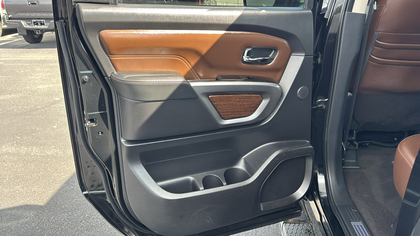 2019 Nissan Titan Platinum Reserve 16