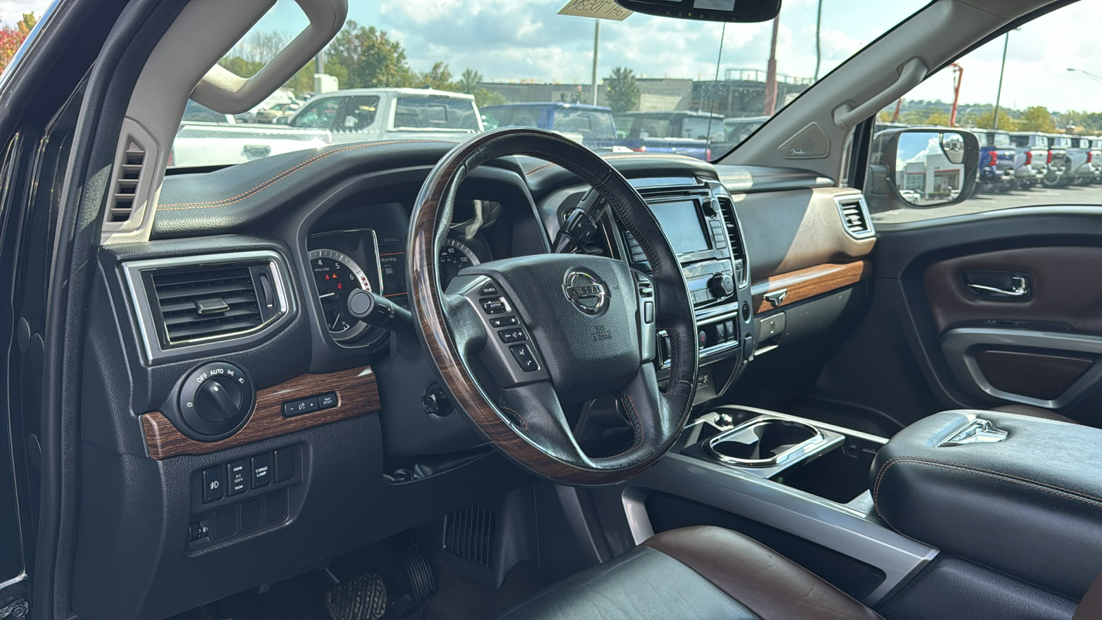 2019 Nissan Titan Platinum Reserve 28