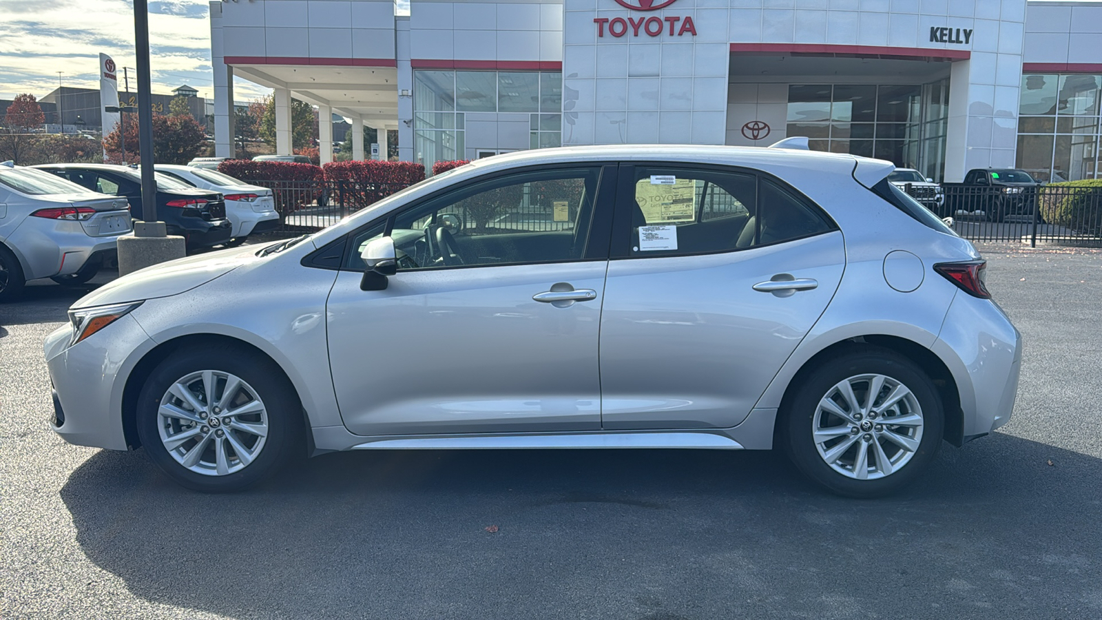 2025 Toyota Corolla Hatchback SE 8