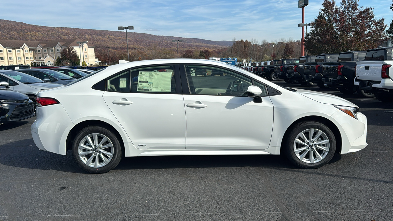 2025 Toyota Corolla Hybrid LE 3