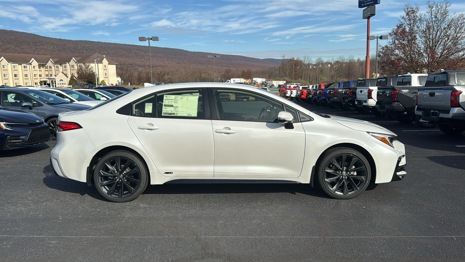 2025 Toyota Corolla Hybrid SE 3