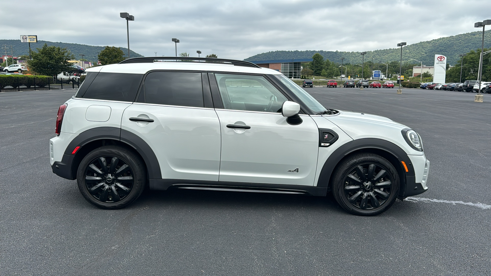 2022 MINI Cooper S Countryman Signature 4