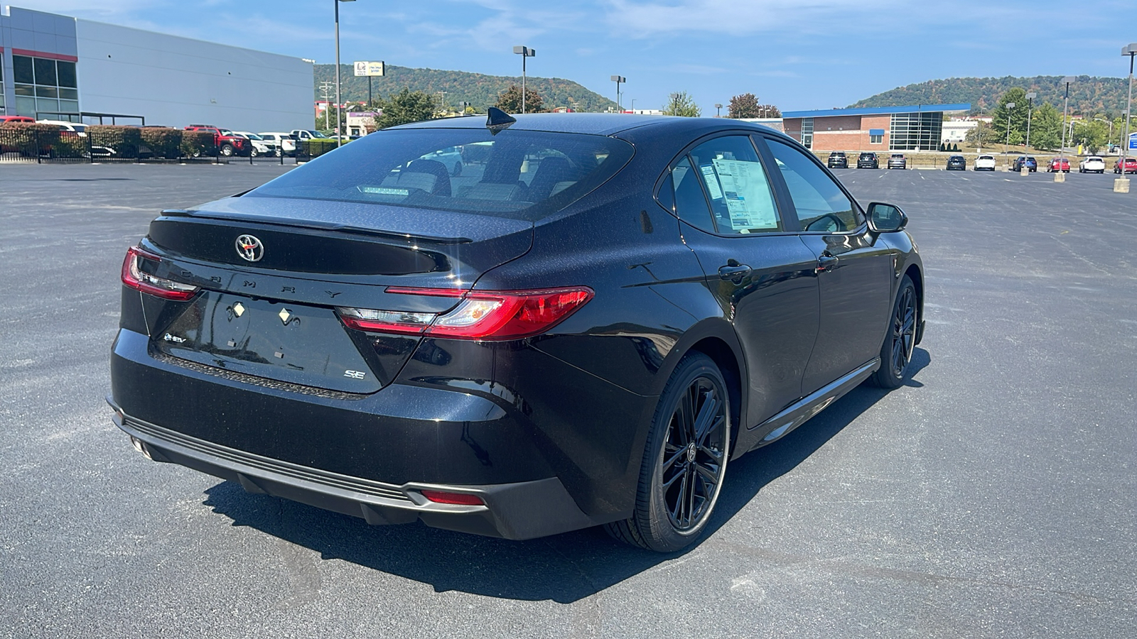 2025 Toyota Camry SE 4