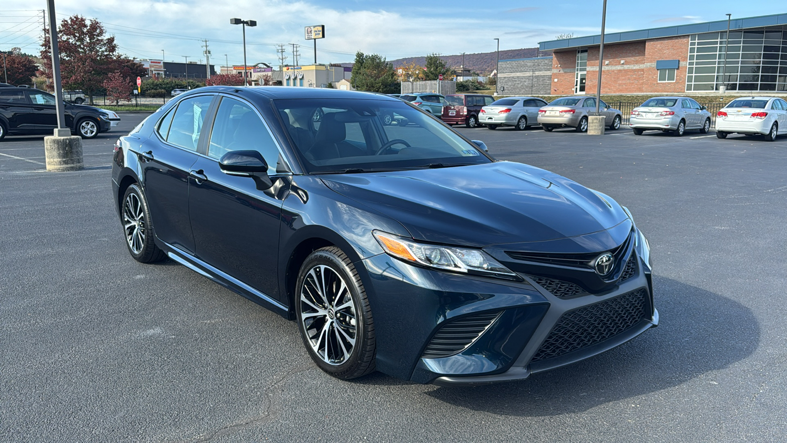 2020 Toyota Camry SE 3