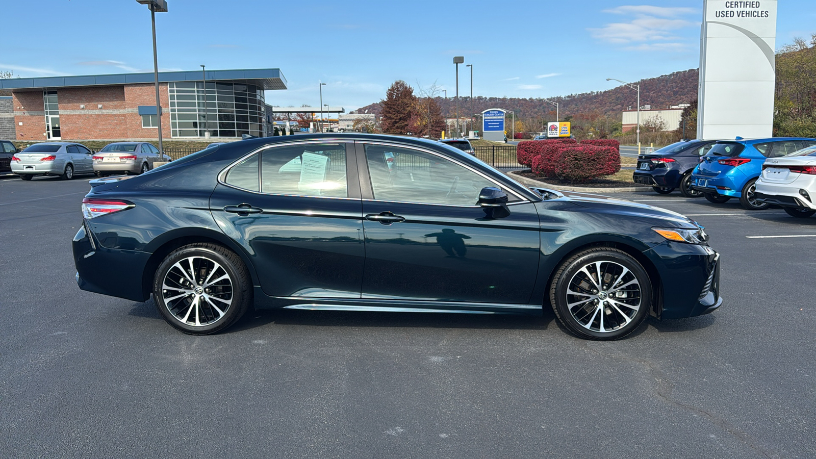 2020 Toyota Camry SE 4