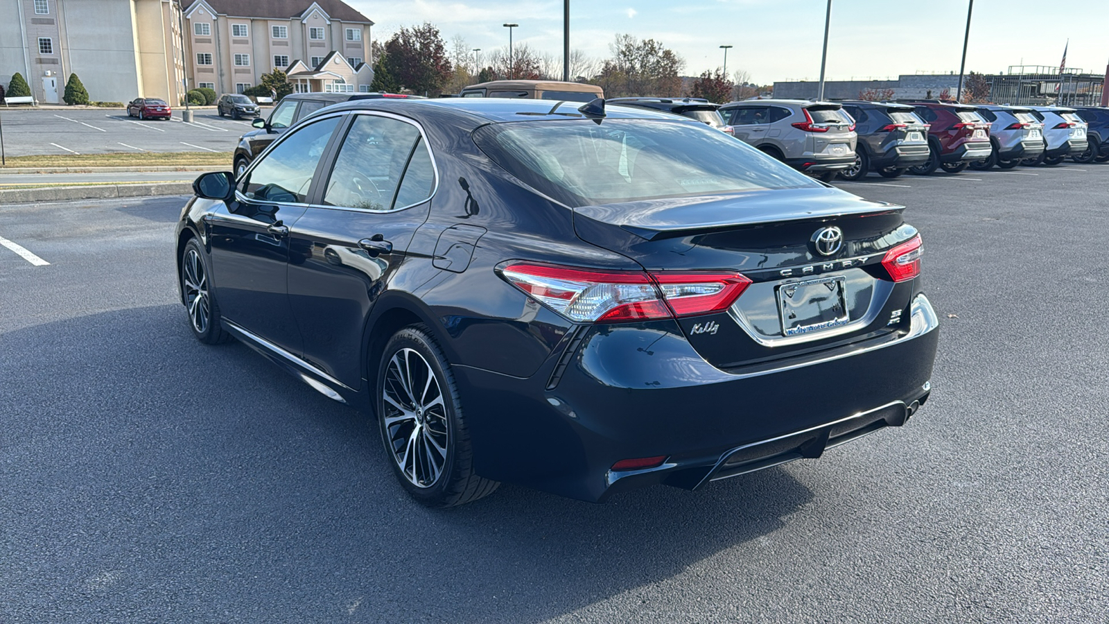 2020 Toyota Camry SE 10