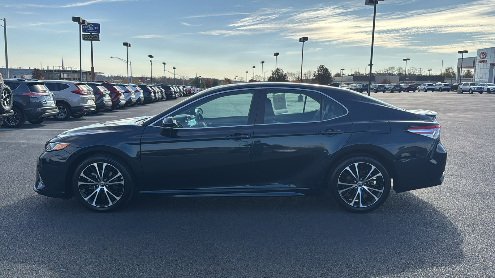 2020 Toyota Camry SE 11