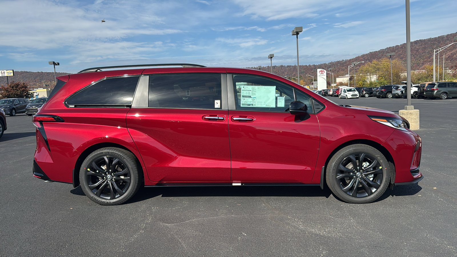 2025 Toyota Sienna XSE 3