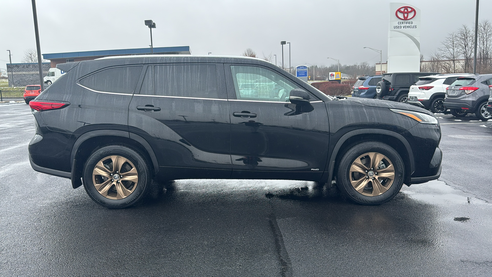 2023 Toyota Highlander Hybrid Bronze Edition 4