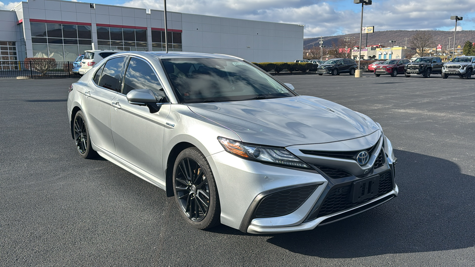 2021 Toyota Camry Hybrid XSE 3