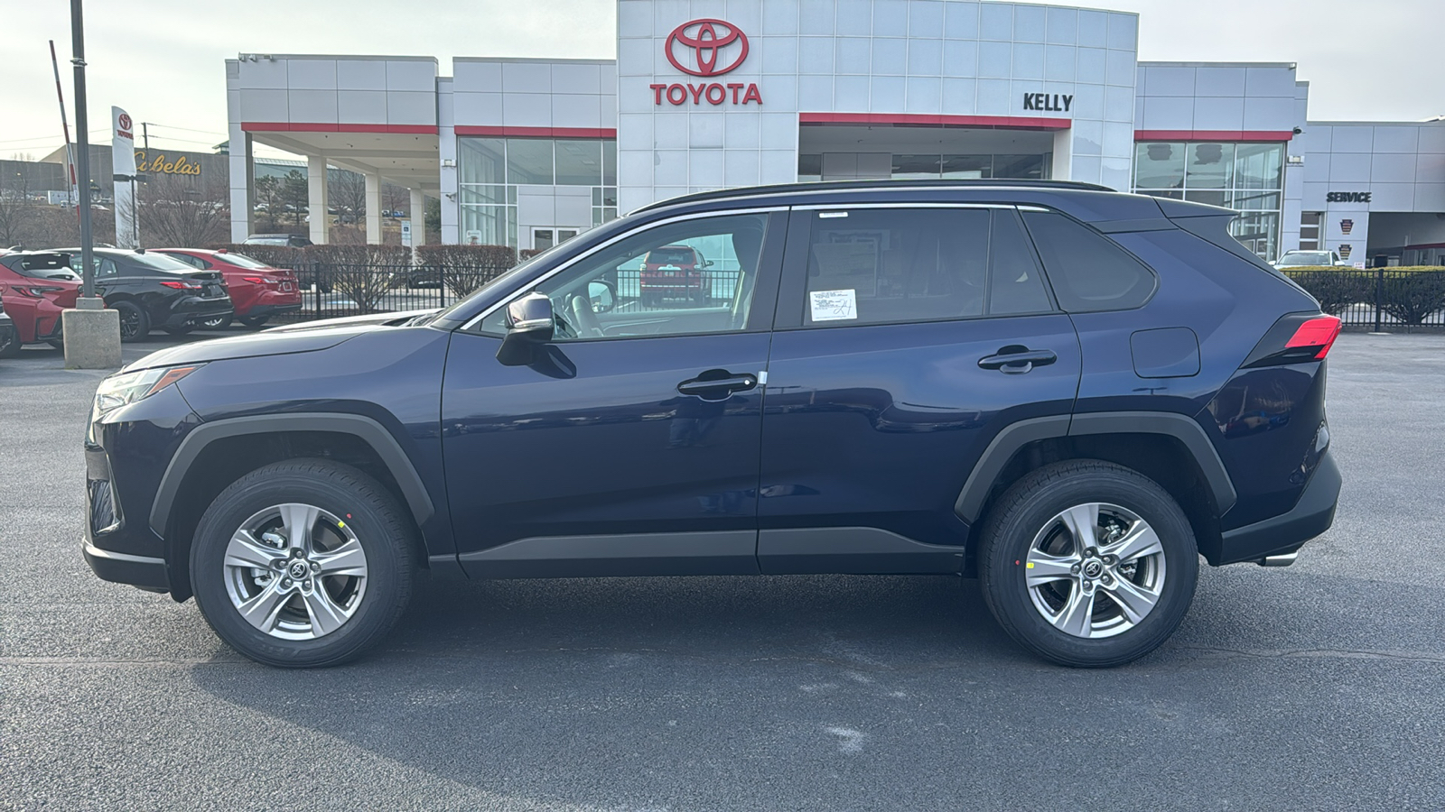 2025 Toyota RAV4 XLE 8