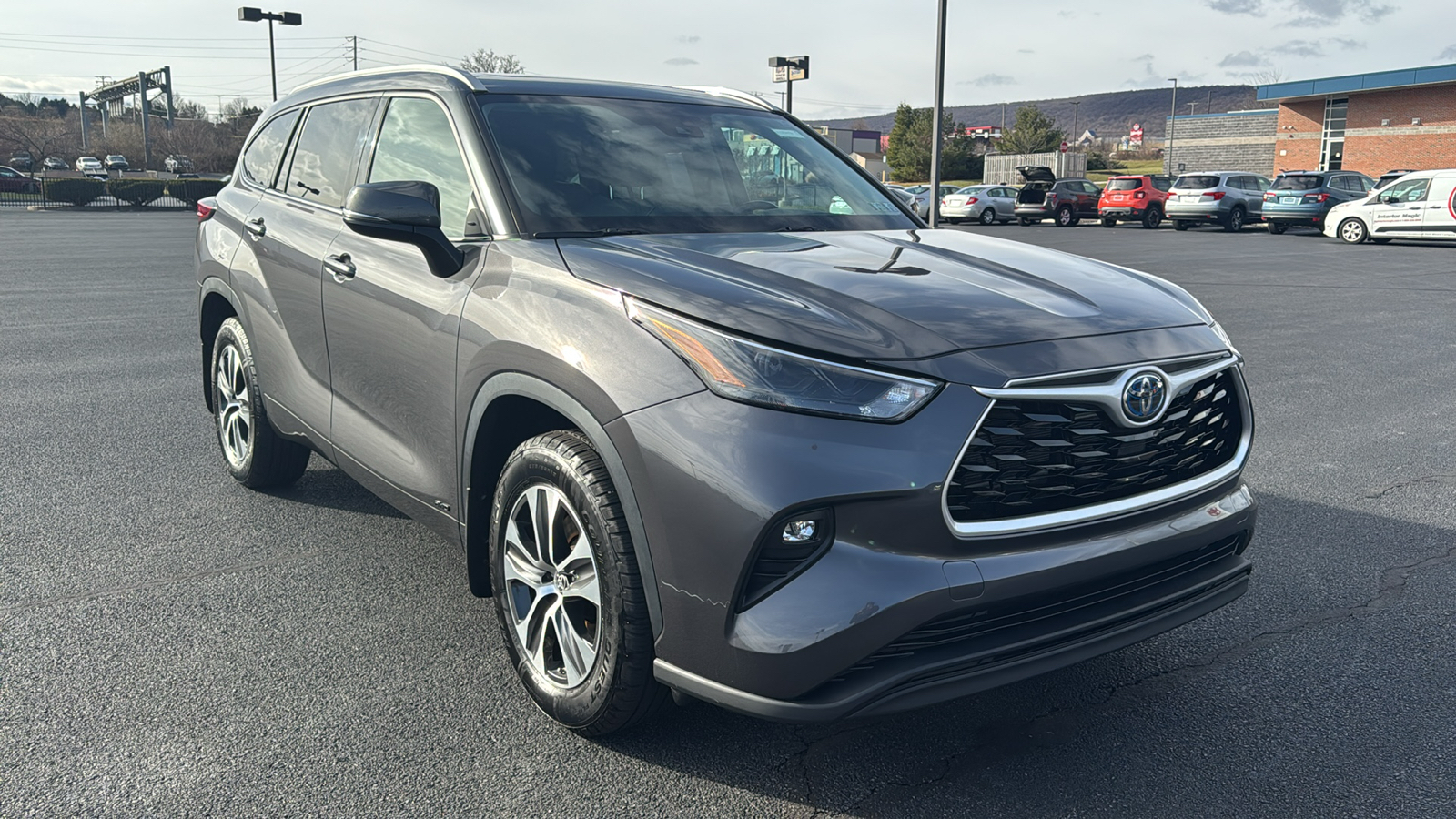 2022 Toyota Highlander Hybrid XLE 3