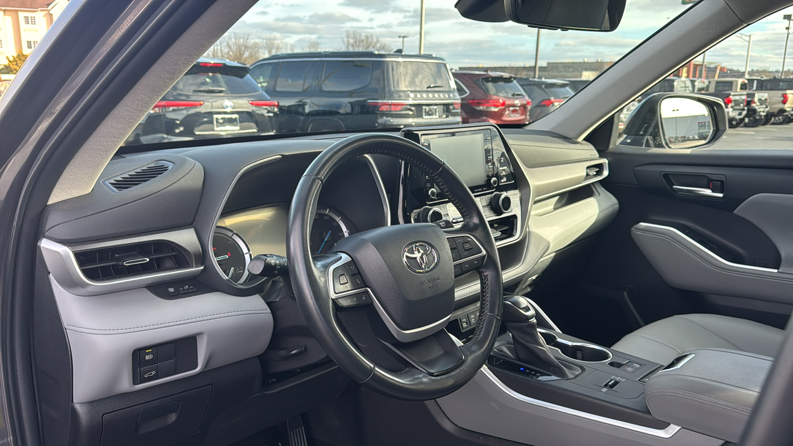 2022 Toyota Highlander Hybrid XLE 24