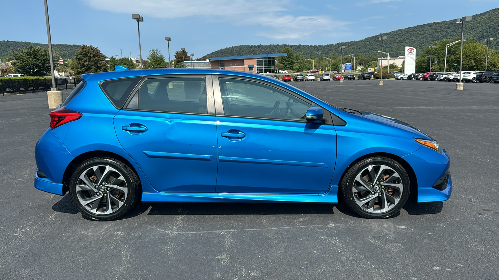 2017 Toyota Corolla iM Base 4