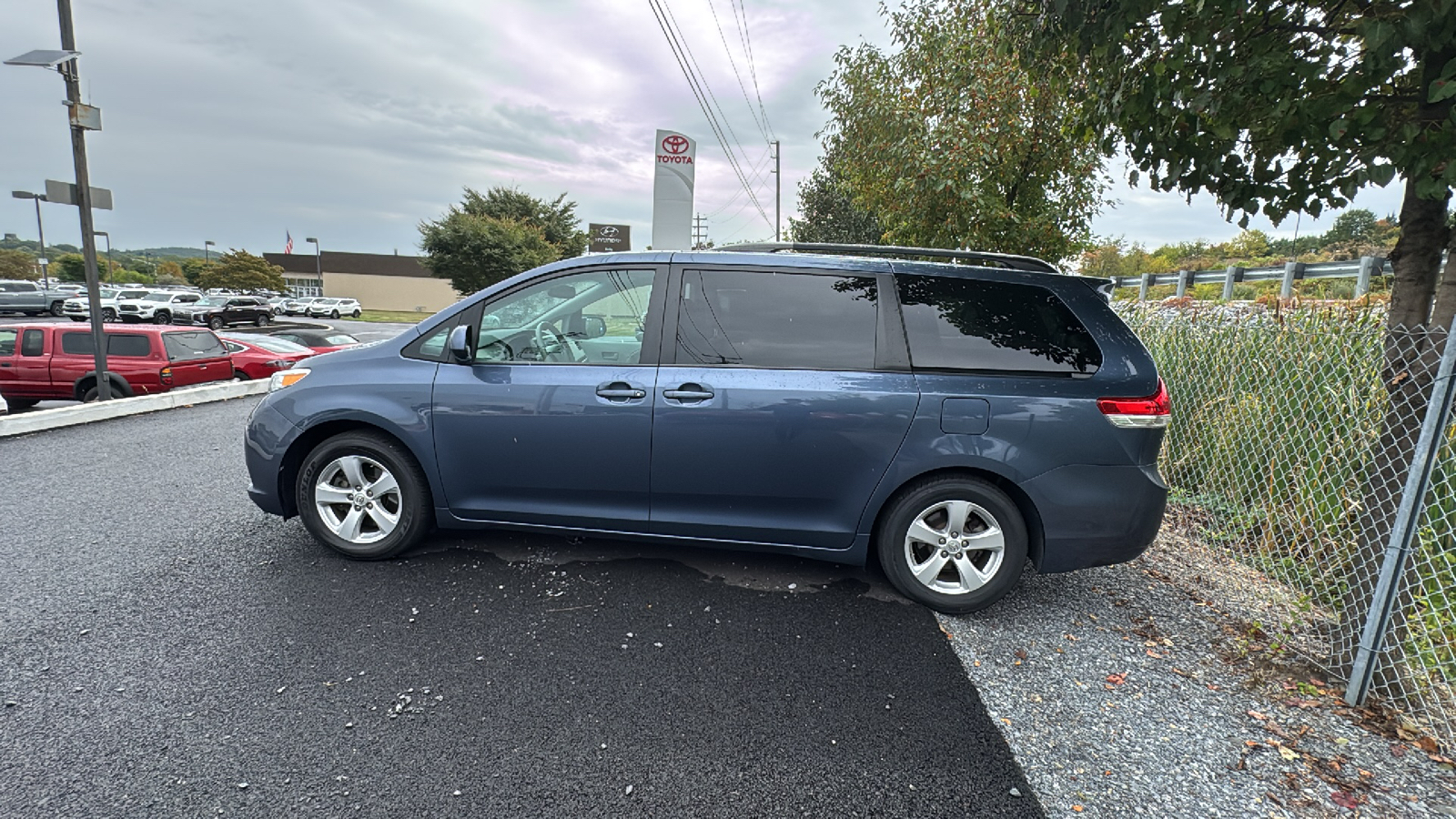 2014 Toyota Sienna L 11