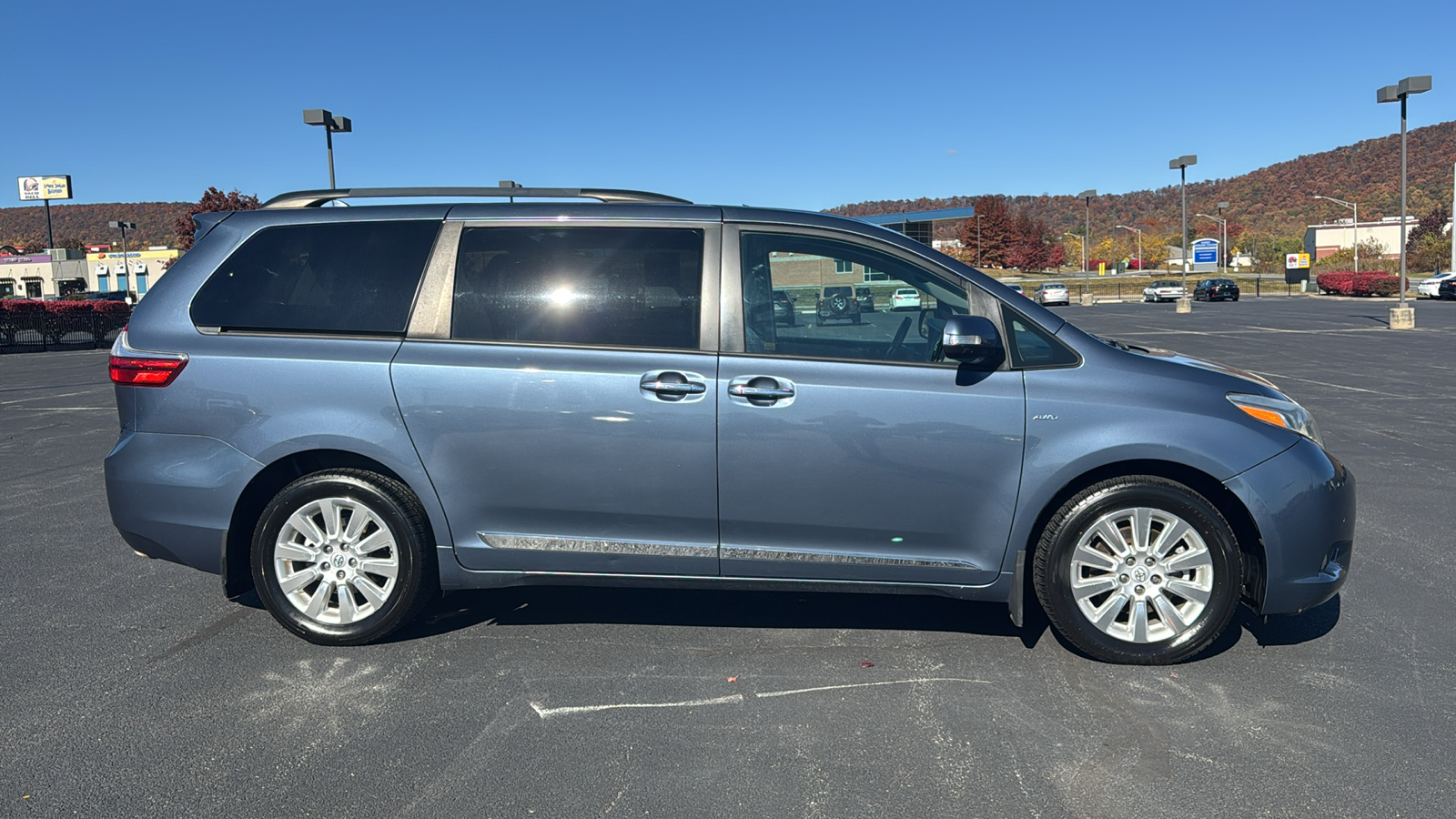 2016 Toyota Sienna Limited 4