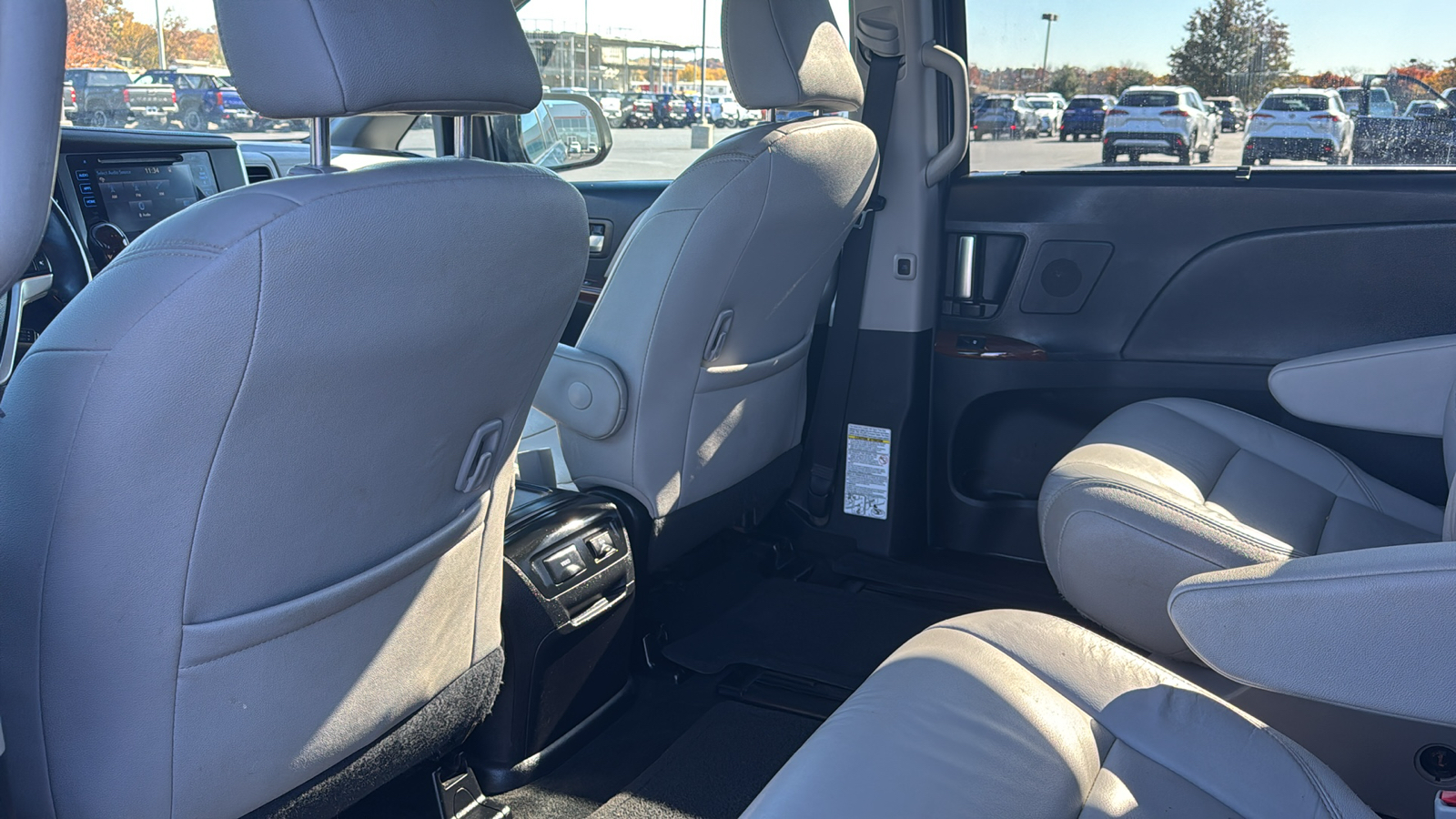 2016 Toyota Sienna Limited 16