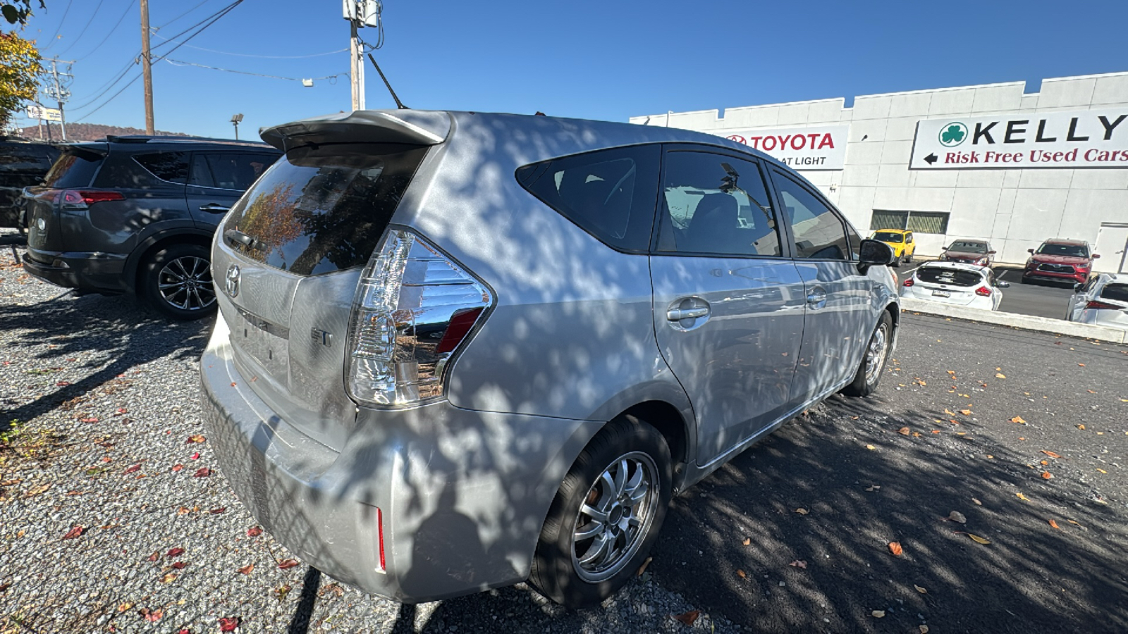 2012 Toyota Prius v Five 7